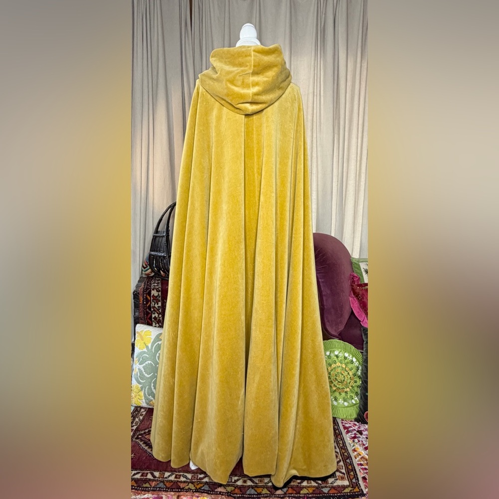60s Velvet Hooded Cape - Picture 10 of 12